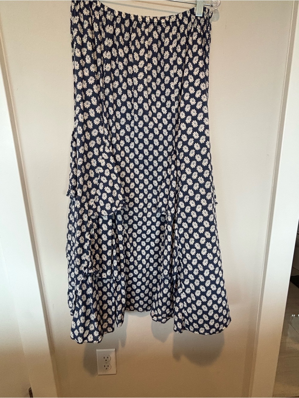 THE GREAT. Navy and White Daisy Tiered Midi Skirt